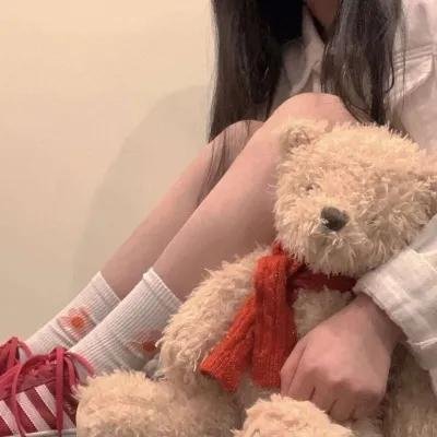 独家爆料：实力派歌手素颜现身菜市场，好友出面澄清，长达一周